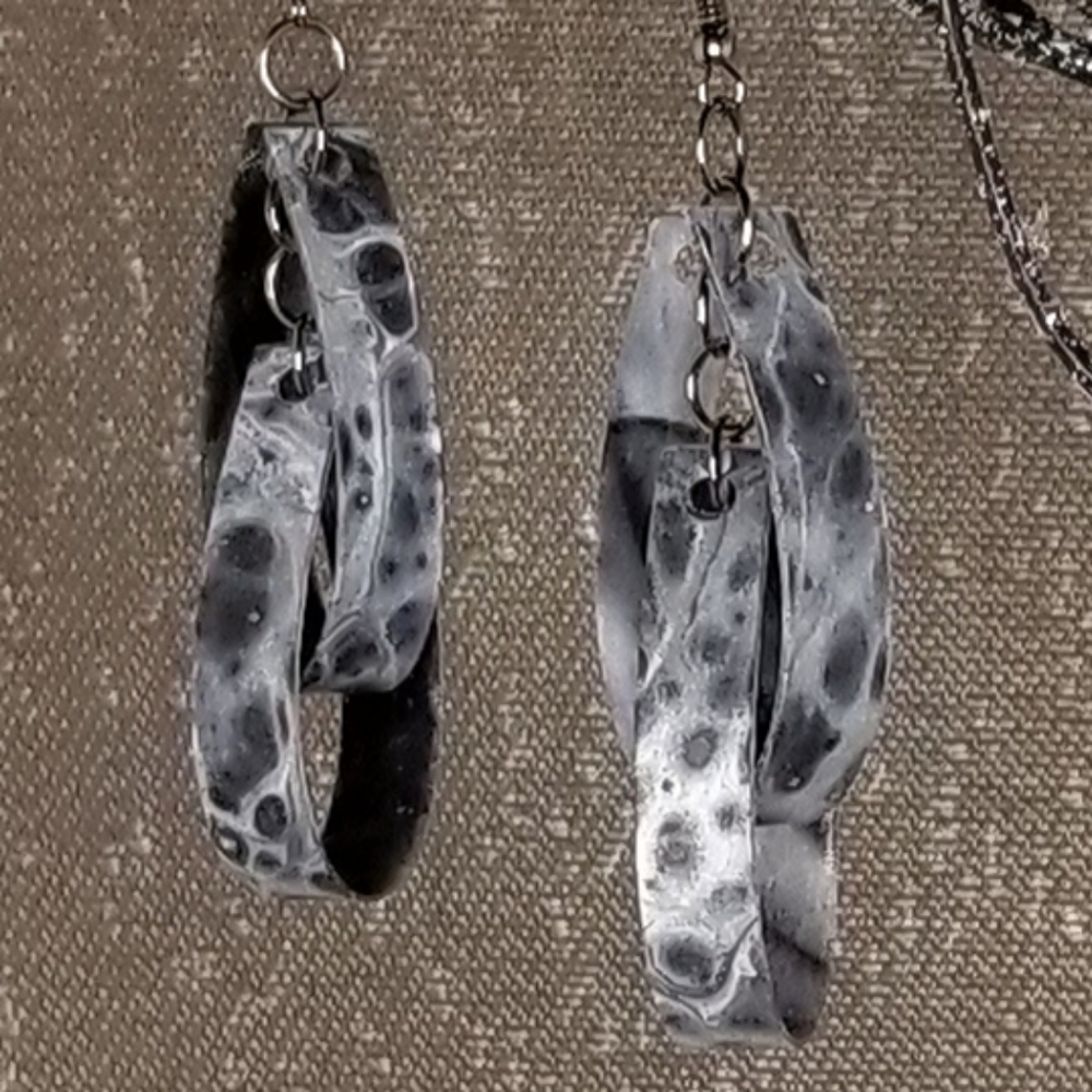 Double Loop Teardrop  - Snow Leopard